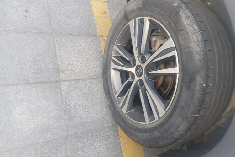Used BYD Song Pro 2019 1.5T Automatic Elite Edition Right Rear Wheel Hub