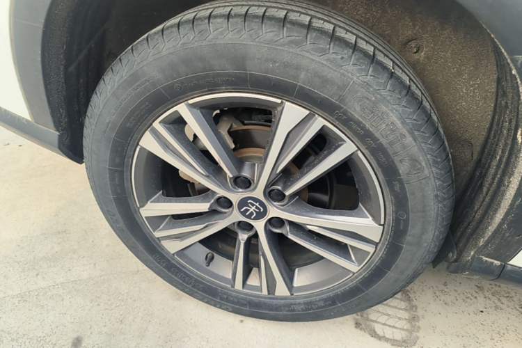 Used BYD Song Pro 2019 1.5T Automatic Elite Edition Right Rear Wheel Hub