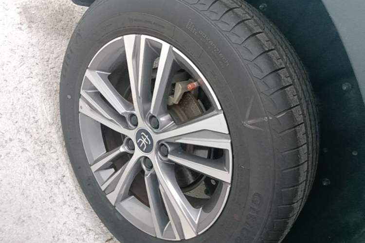 Used BYD Song Pro 2019 1.5T Automatic Elite Edition Right Rear Wheel Hub