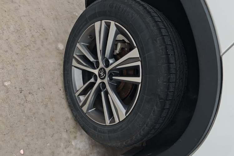 Used BYD Song Pro 2019 1.5T Automatic Luxury Model Right Rear Wheel Hub