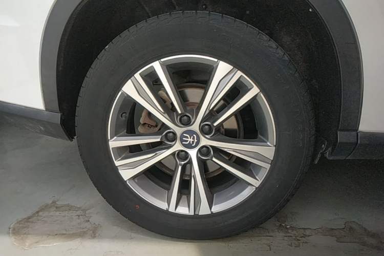 Used BYD Song Pro 2019 1.5T Automatic Luxury Model Right Rear Wheel Hub