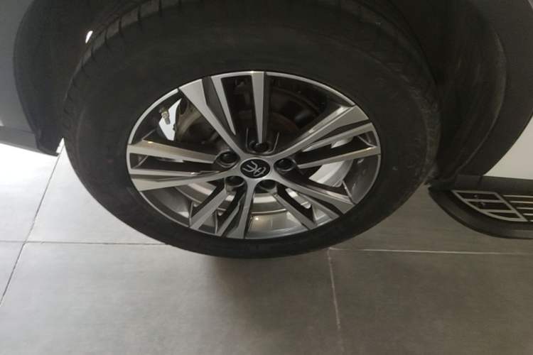 Used BYD Song Pro 2019 1.5T Automatic Luxury Model Right Rear Wheel Hub