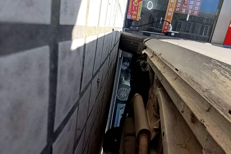 Used BYD Song Pro 2019 1.5T Automatic Luxury Model Right Side Sill