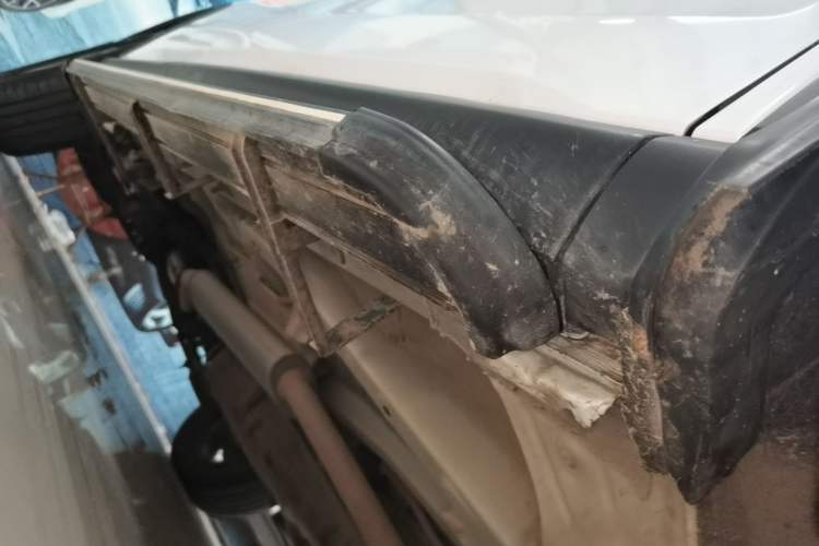 Used BYD Song Pro 2019 1.5T Automatic Elite Edition Right Side Sill