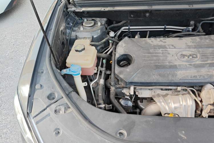 Used BYD Song Pro 2020 1.5T Automatic Pilot Edition Engine Bay Right