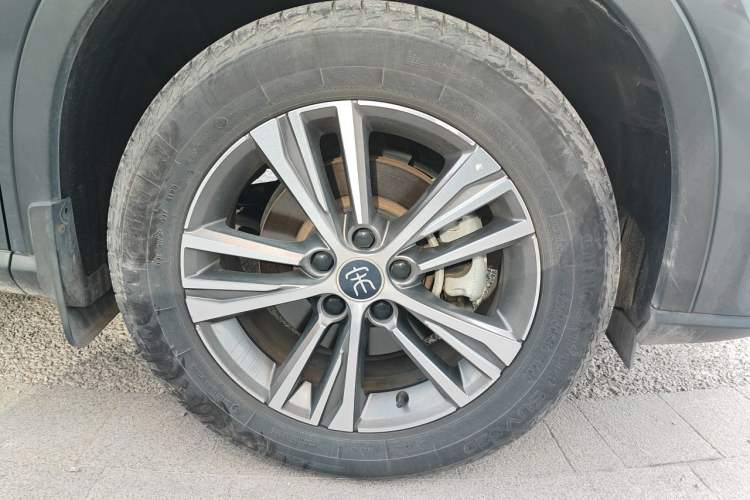 Used BYD Song Pro 2020 1.5T Automatic Pilot Edition Right Front Wheel Hub