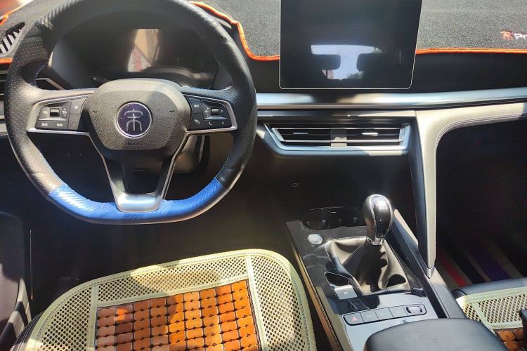 Used BYD Song Pro 2020 1.5T Manual Elite Model Center Console