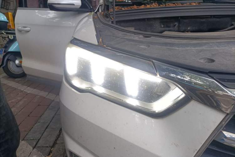 Used BYD Song Pro 2020 1.5T Automatic Pilot Edition Right Front Headlight