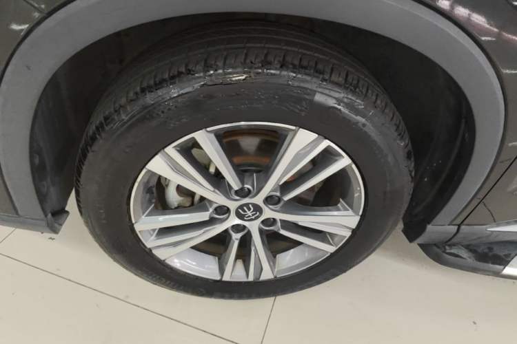 Used BYD Song Pro 2021 1.5T Automatic Xiaoyun Luxury Model Left Front Wheel Hub