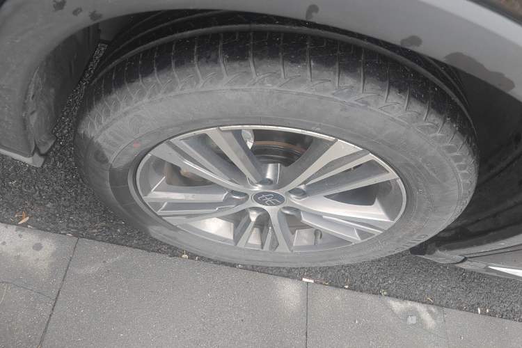 Used BYD Song Pro 2021 1.5T Automatic Xiaoyun Elite Edition Left Front Wheel Hub