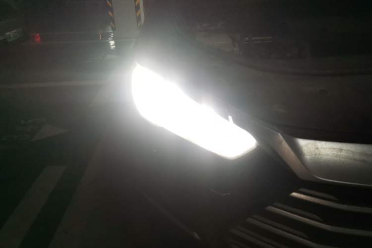 Used BYD Song Pro 2021 1.5T Automatic Xiaoyun Luxury Model Right Front Headlight