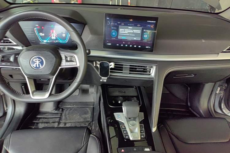 Used BYD Song Pro 2021 1.5T Automatic Elite Edition Audio And AC Panel
