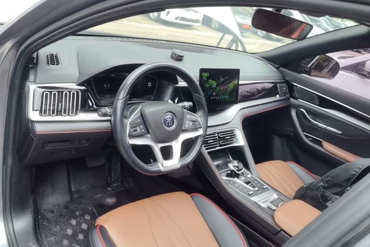 Used BYD Song Pro 2021 1.5T Automatic Xiaoyun Luxury Model Center Console