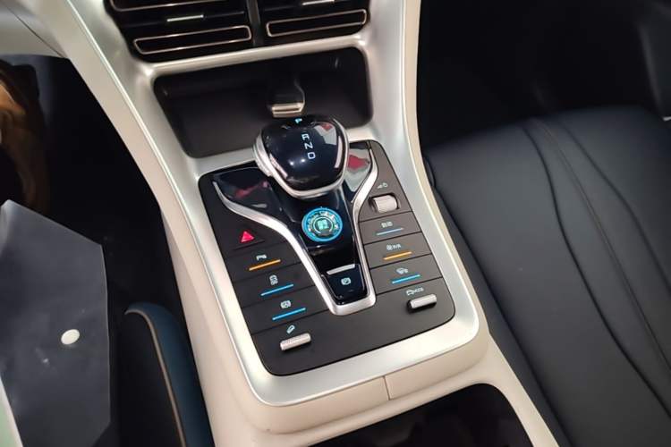Used BYD Song Pro 2021 1.5T Automatic Xiaoyun Luxury Model Gear Lever