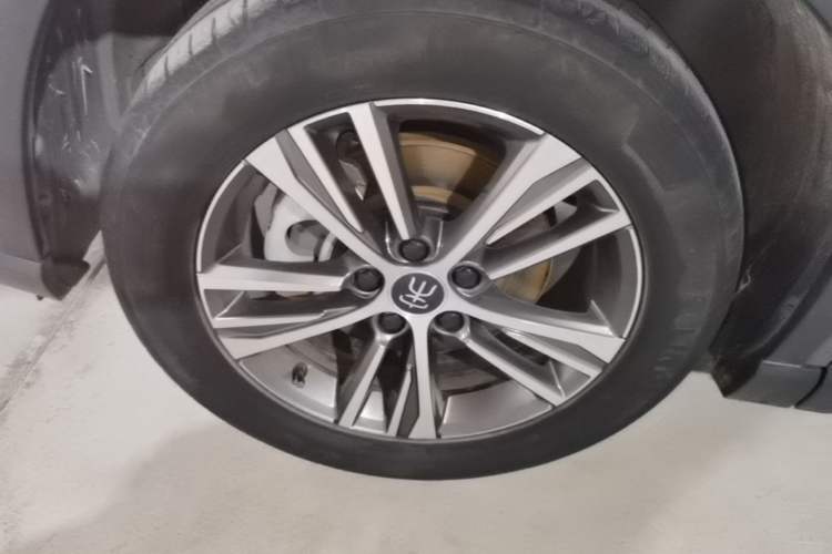 Used BYD Song Pro 2021 1.5T Automatic Xiaoyun Elite Edition Left Front Wheel Hub