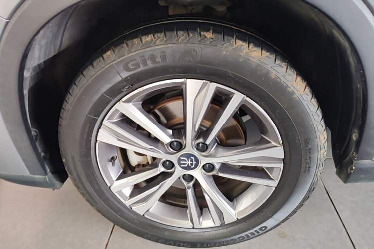 Used BYD Song Pro 2021 1.5T Automatic Xiaoyun Luxury Model Left Front Wheel Hub
