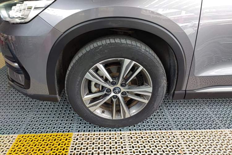 Used BYD Song Pro 2021 1.5T Automatic Elite Edition Left Front Wheel Hub