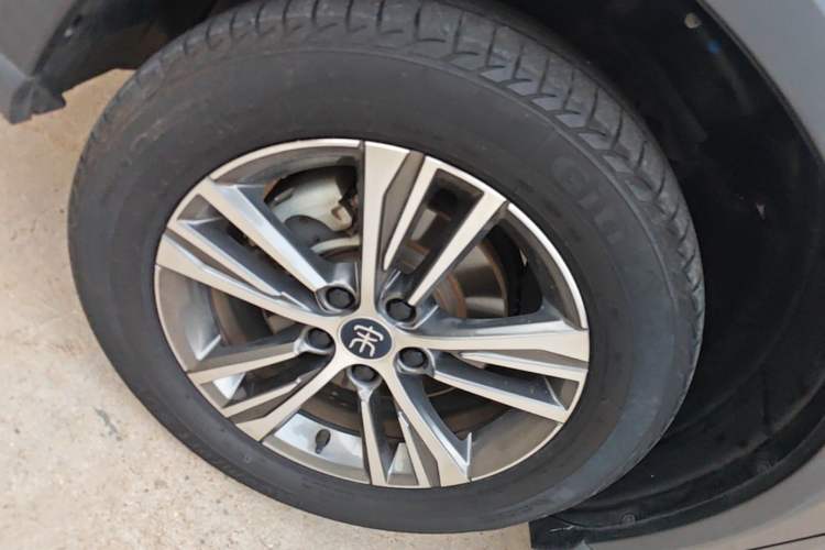 Used BYD Song Pro 2021 1.5T Automatic Xiaoyun Luxury Model Left Front Wheel Hub