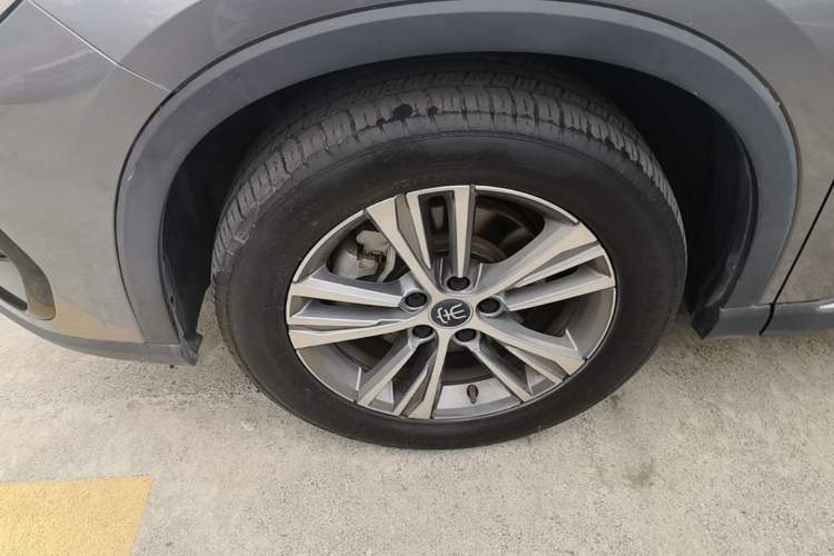 Used BYD Song Pro 2021 1.5T Automatic Xiaoyun Luxury Model Left Front Wheel Hub