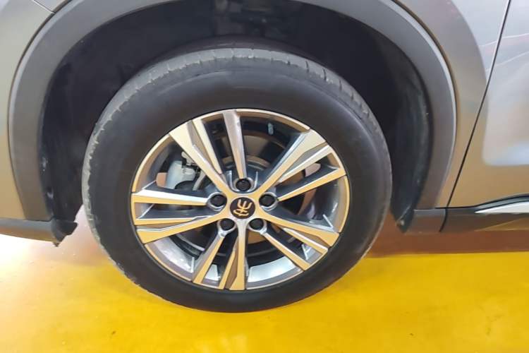 Used BYD Song Pro 2021 1.5T Automatic Xiaoyun Elite Edition Left Front Wheel Hub