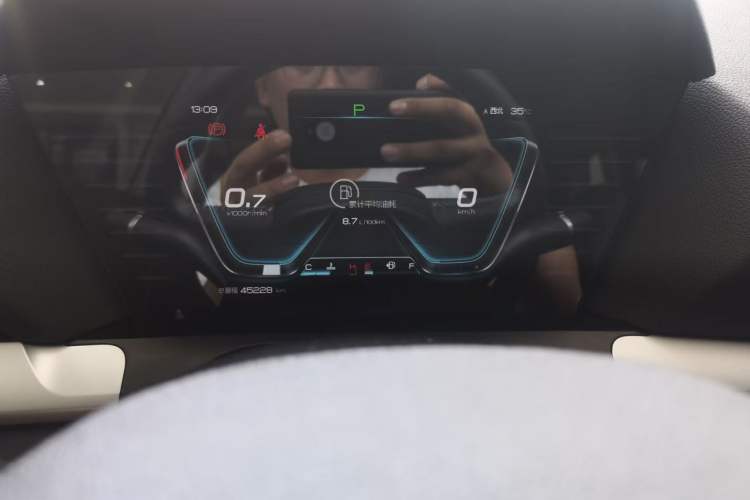Used BYD Song Pro 2021 1.5T Automatic Elite Edition Odometer Close Up