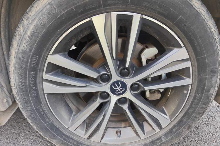 Used BYD Song Pro 2021 1.5T Automatic Xiaoyun Elite Edition Right Front Wheel Hub