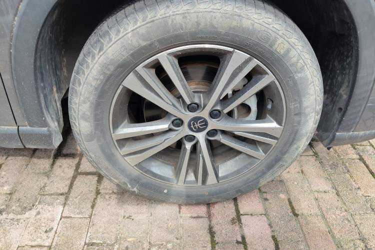 Used BYD Song Pro 2021 1.5T Automatic Xiaoyun Elite Edition Right Front Wheel Hub