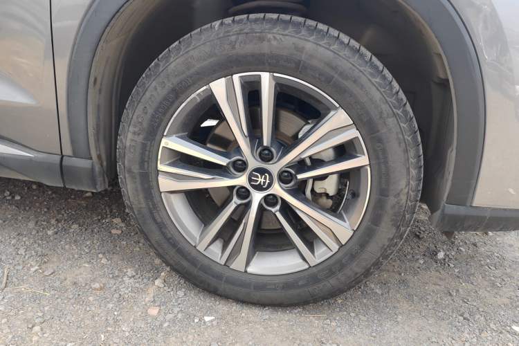Used BYD Song Pro 2021 1.5T Automatic Xiaoyun Elite Edition Right Front Wheel Hub