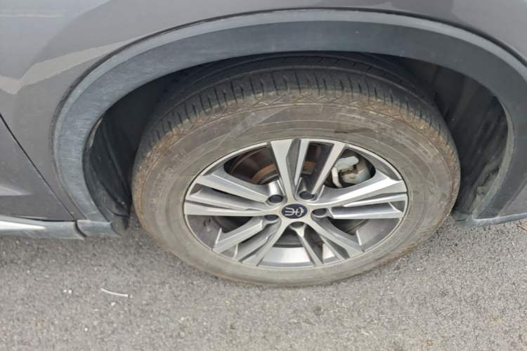 Used BYD Song Pro 2021 1.5T Automatic Xiaoyun Elite Edition Right Front Wheel Hub