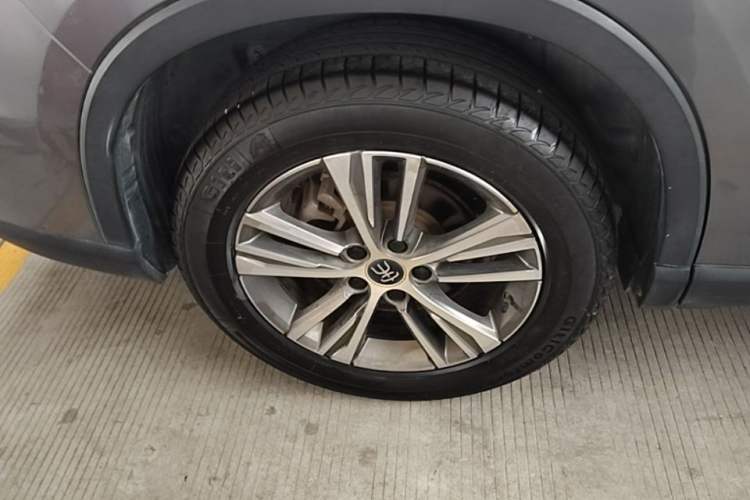 Used BYD Song Pro 2021 1.5T Automatic Xiaoyun Elite Edition Right Rear Wheel Hub