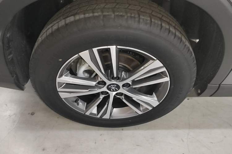 Used BYD Song Pro 2021 1.5T Automatic Xiaoyun Elite Edition Right Rear Wheel Hub