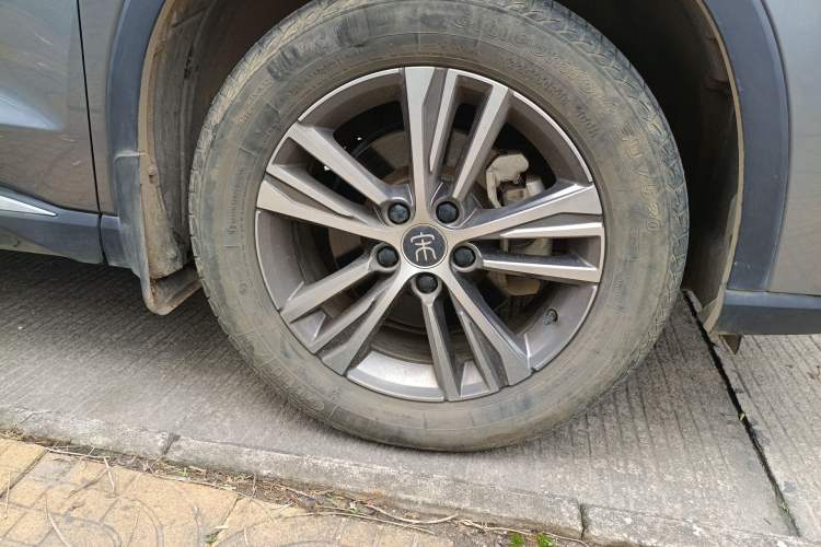 Used BYD Song Pro 2021 1.5T Automatic Xiaoyun Elite Edition Right Front Wheel Hub