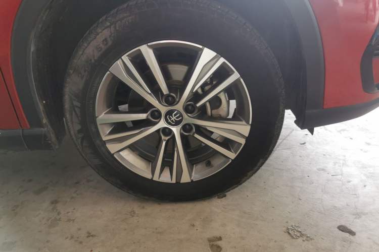 Used BYD Song Pro 2021 1.5T Automatic Xiaoyun Luxury Model Right Front Wheel Hub