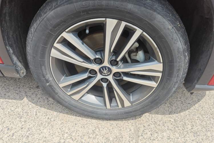 Used BYD Song Pro 2021 1.5T Automatic Xiaoyun Elite Edition Right Front Wheel Hub