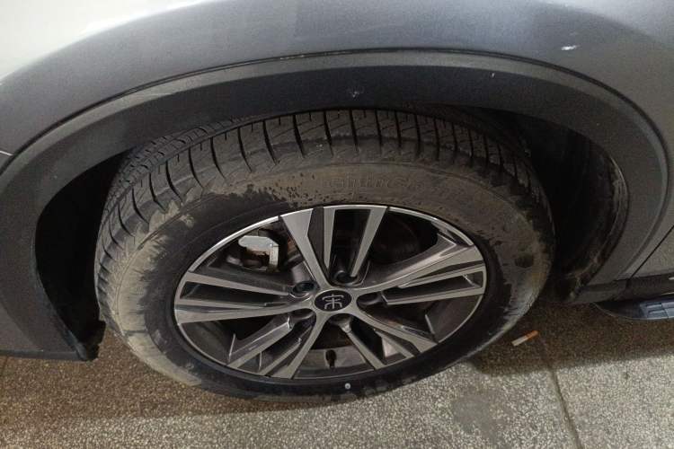 Used BYD Song Pro 2021 1.5T Automatic Xiaoyun Elite Edition Left Front Wheel Hub