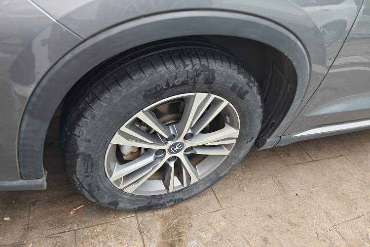 Used BYD Song Pro 2021 1.5T Automatic Xiaoyun Luxury Model Left Front Wheel Hub