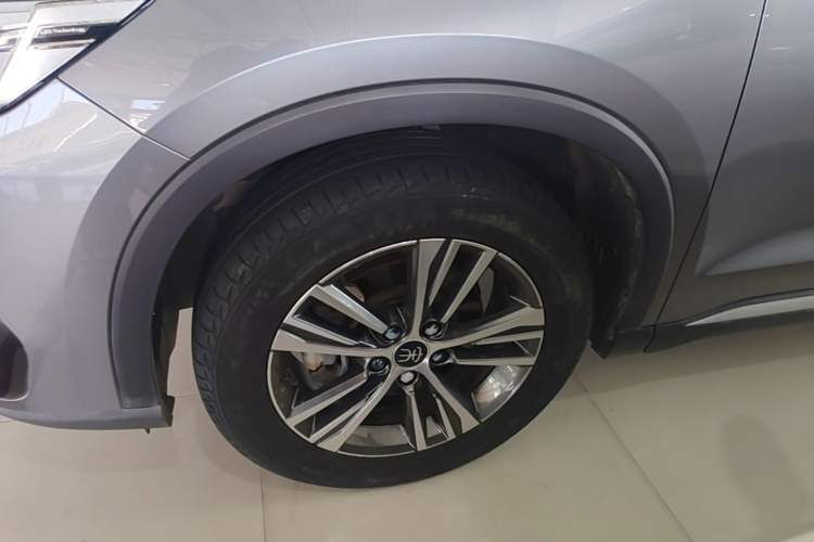 Used BYD Song Pro 2021 1.5T Automatic Xiaoyun Elite Edition Left Front Wheel Hub