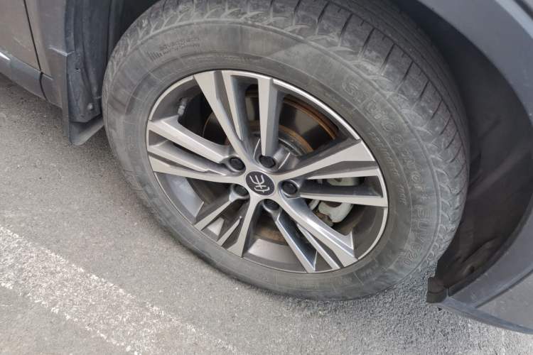 Used BYD Song Pro 2021 1.5T Automatic Xiaoyun Elite Edition Right Front Wheel Hub