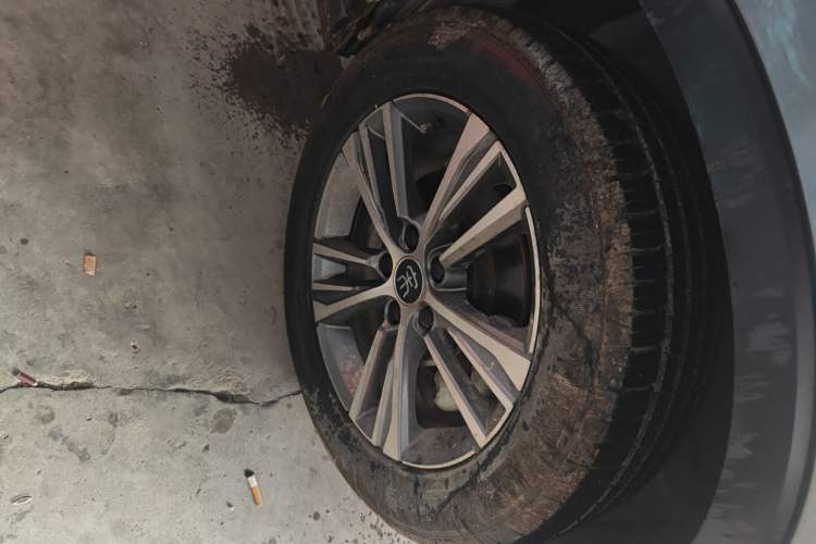 Used BYD Song Pro 2021 1.5T Automatic Xiaoyun Elite Edition Right Front Wheel Hub