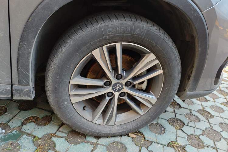 Used BYD Song Pro 2021 1.5T Automatic Xiaoyun Luxury Model Right Front Wheel Hub