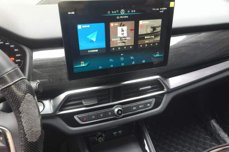 Used BYD Song Pro 2021 1.5T Automatic Elite Edition Audio And AC Panel