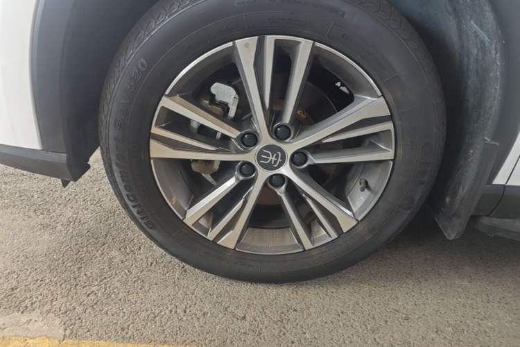 Used BYD Song Pro 2021 1.5T Automatic Elite Edition Left Front Wheel Hub