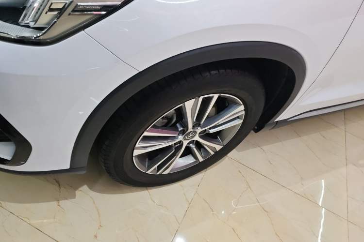 Used BYD Song Pro 2021 1.5T Automatic Xiaoyun Elite Edition Left Front Wheel Hub