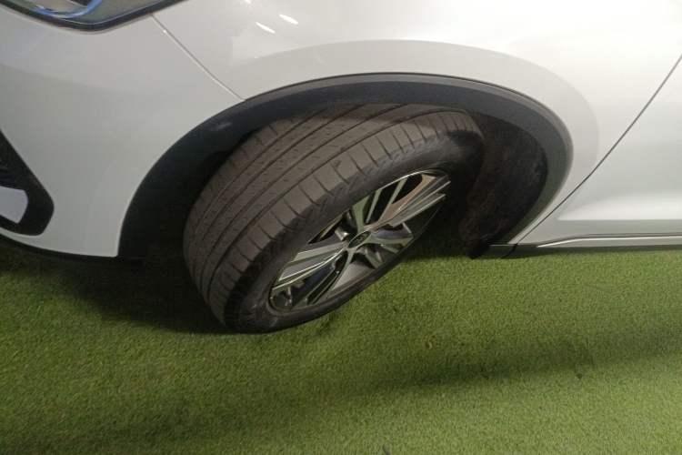 Used BYD Song Pro 2021 1.5T Automatic Xiaoyun Luxury Model Left Front Wheel Hub