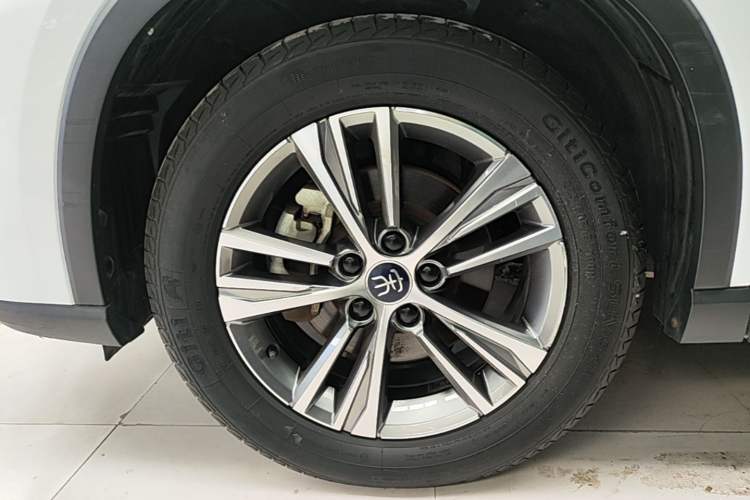 Used BYD Song Pro 2021 1.5T Automatic Xiaoyun Elite Edition Left Front Wheel Hub