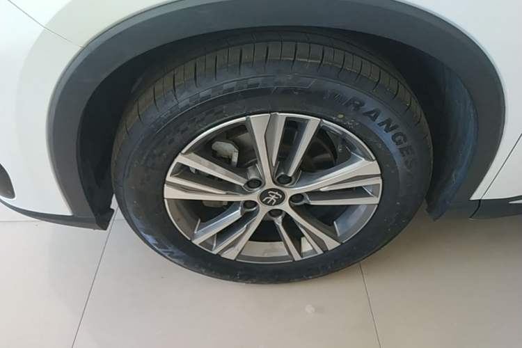 Used BYD Song Pro 2021 1.5T Automatic Xiaoyun Edition Prestige Version Left Front Wheel Hub