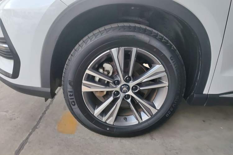 Used BYD Song Pro 2021 1.5T Automatic Xiaoyun Elite Edition Left Front Wheel Hub