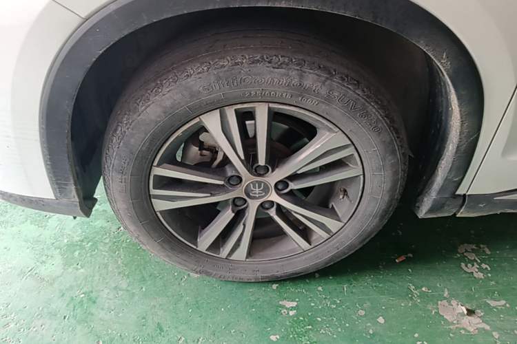 Used BYD Song Pro 2021 1.5T Automatic Xiaoyun Elite Edition Left Front Wheel Hub