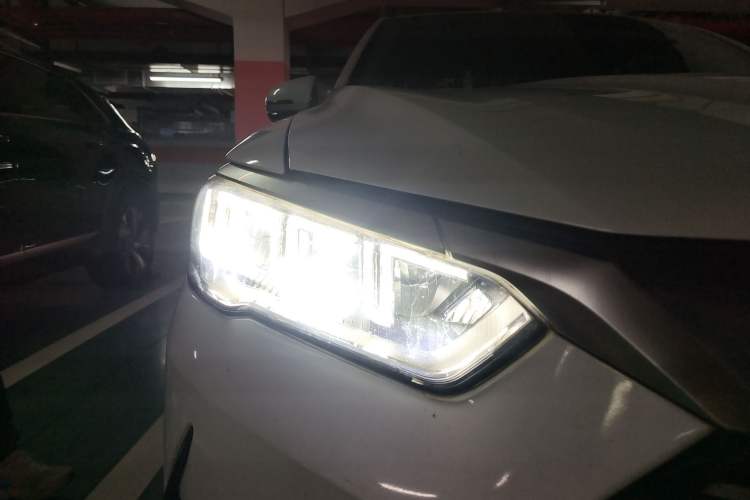 Used BYD Song Pro 2021 1.5T Automatic Luxury Model Right Front Headlight