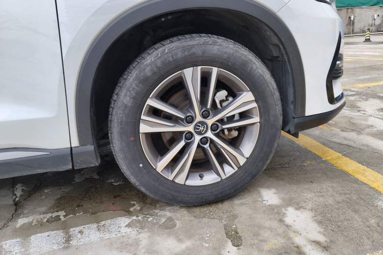 Used BYD Song Pro 2021 1.5T Automatic Xiaoyun Luxury Model Right Front Wheel Hub